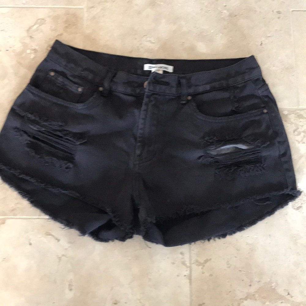 BILLABONG black distressed Cutoff Shorts.